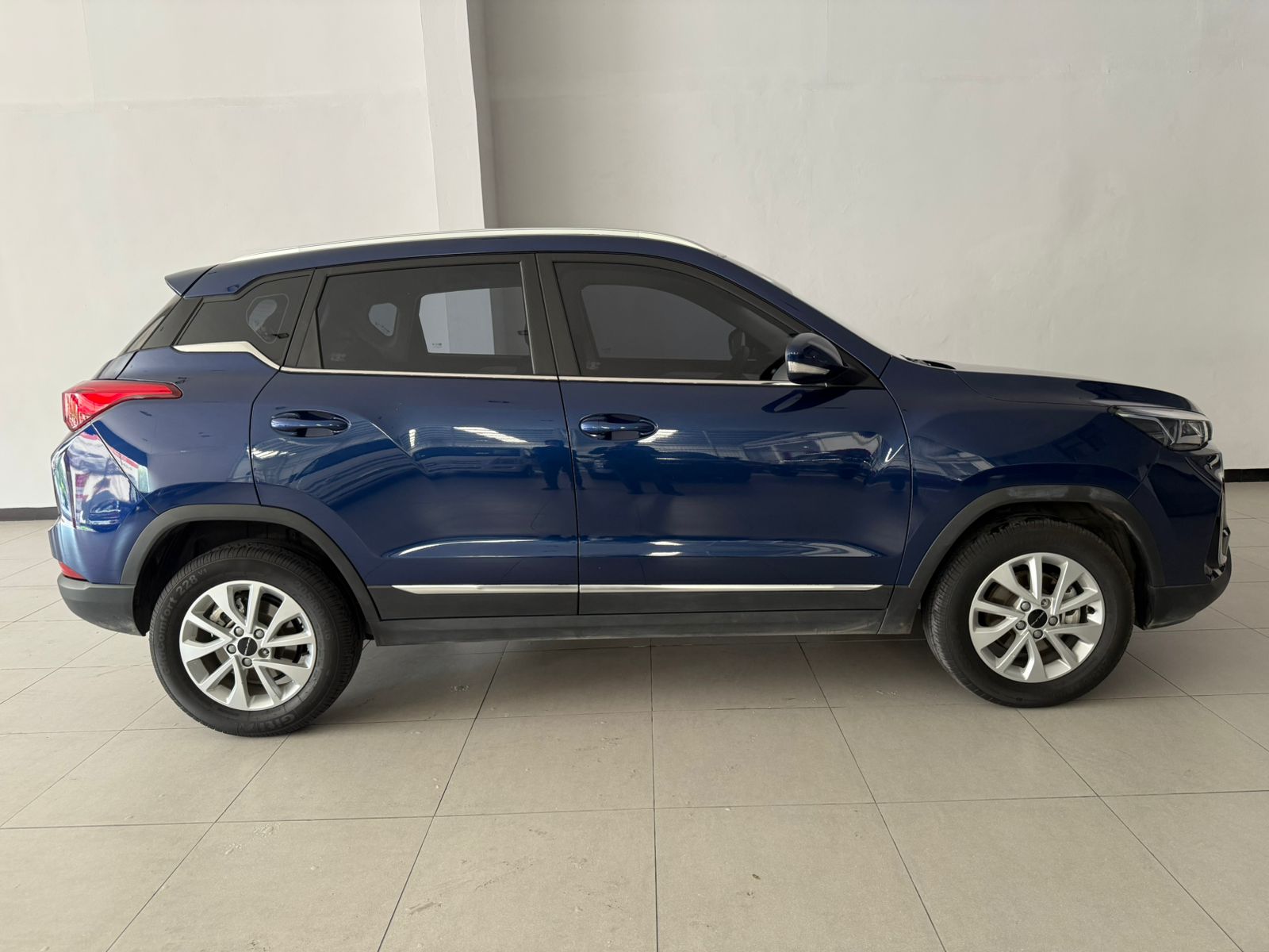 baic-x35-azul-v-6.jpeg