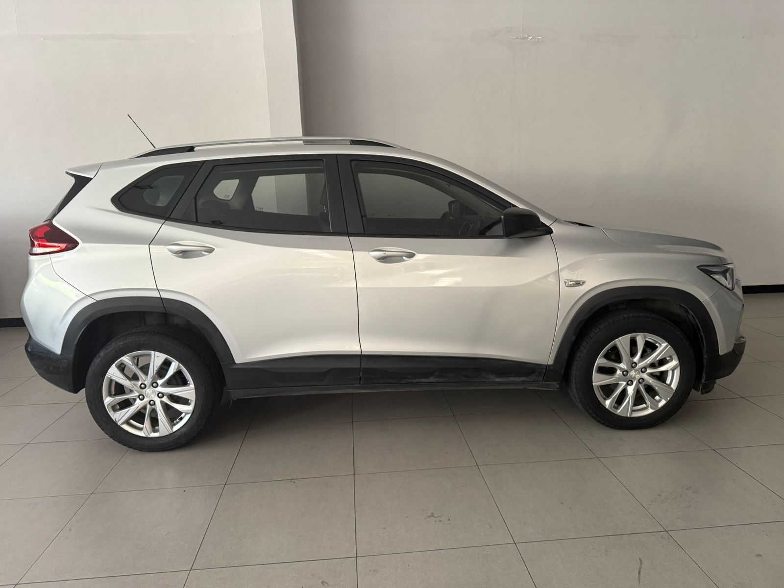 chevrolet-tracket-5.jpeg