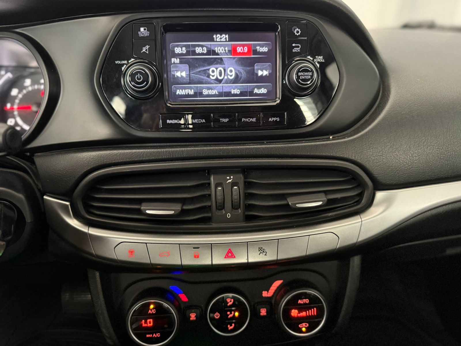 dodge-neon-15.jpeg